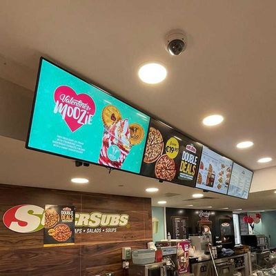 Restauracja Elektroniczne Digital Signage 49 Inch Wieszący się ekran cyfrowy z rozdzielczością 3840x2160